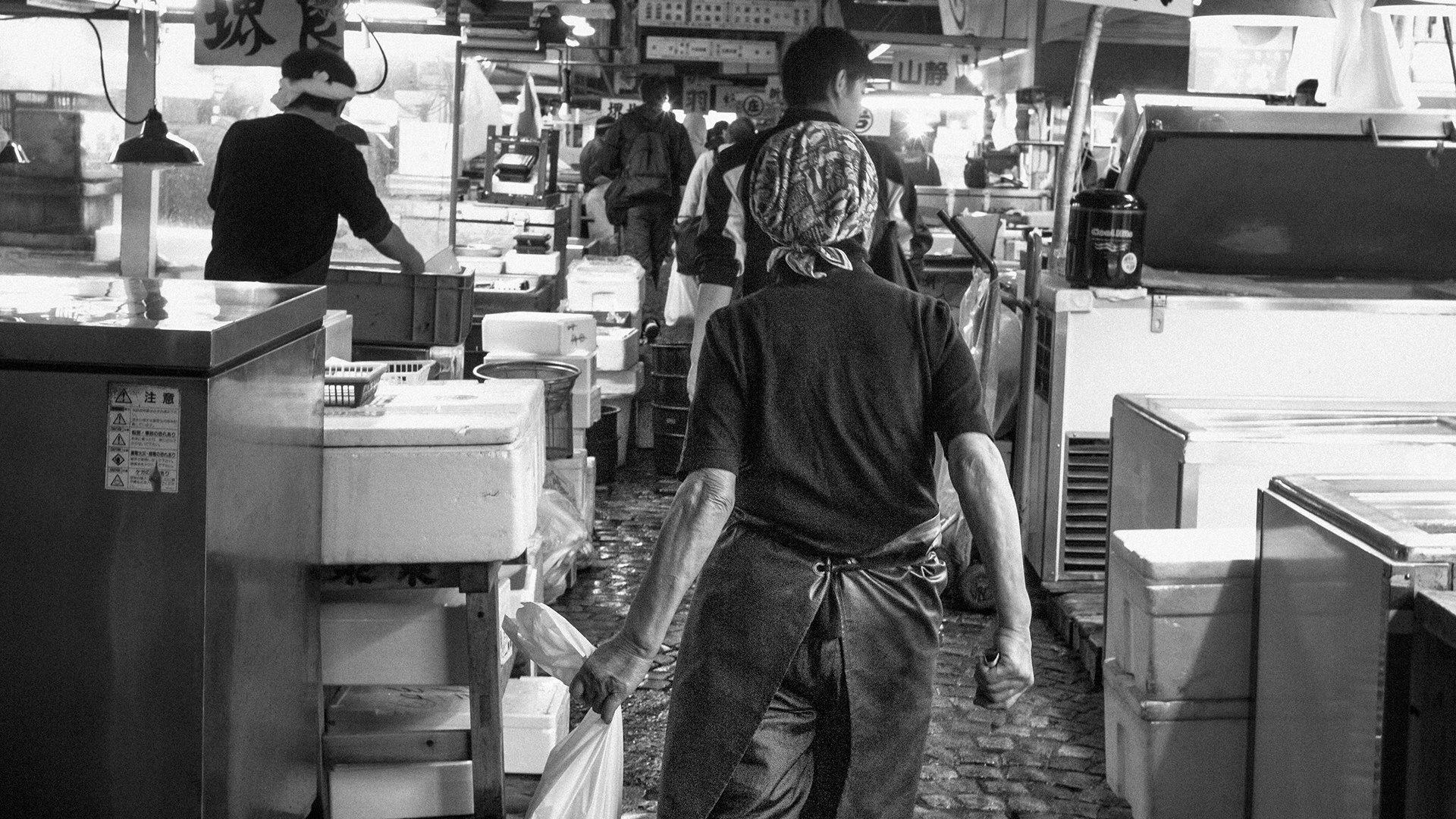 Worker at the old Tsukiji fish market in Tokyo, black and white photo.